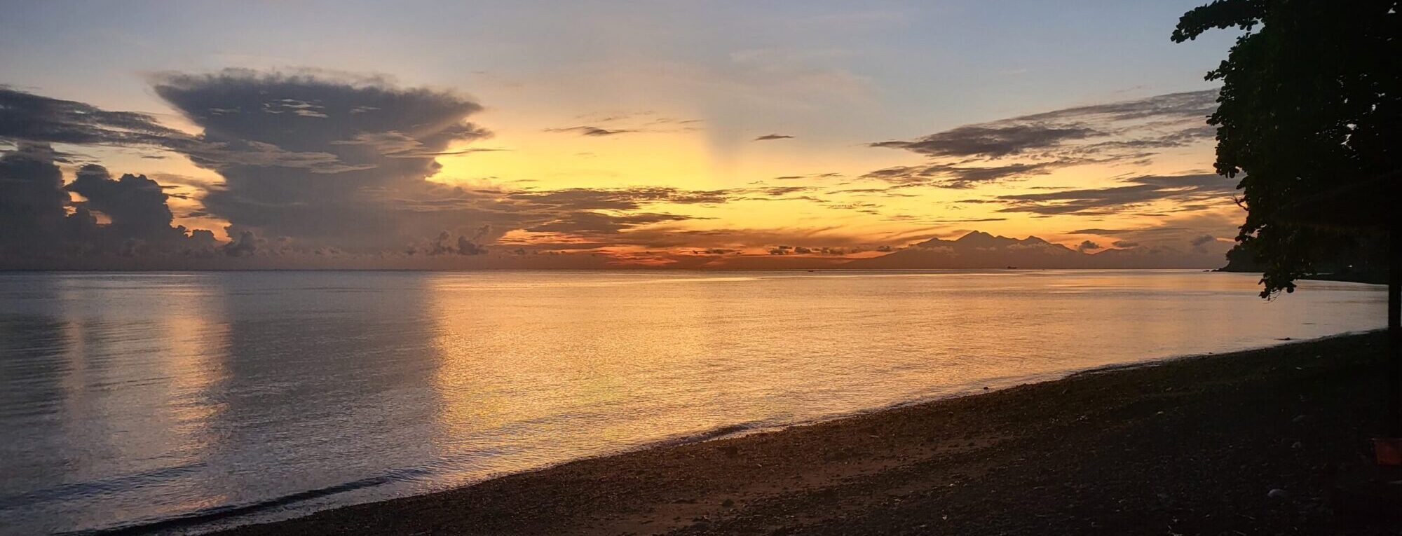 Prachtige zonsondergang in Bali